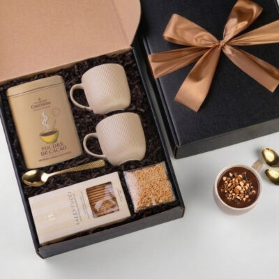 Box Velvet con cacao, tazze in ceramica e biscotti artigianali